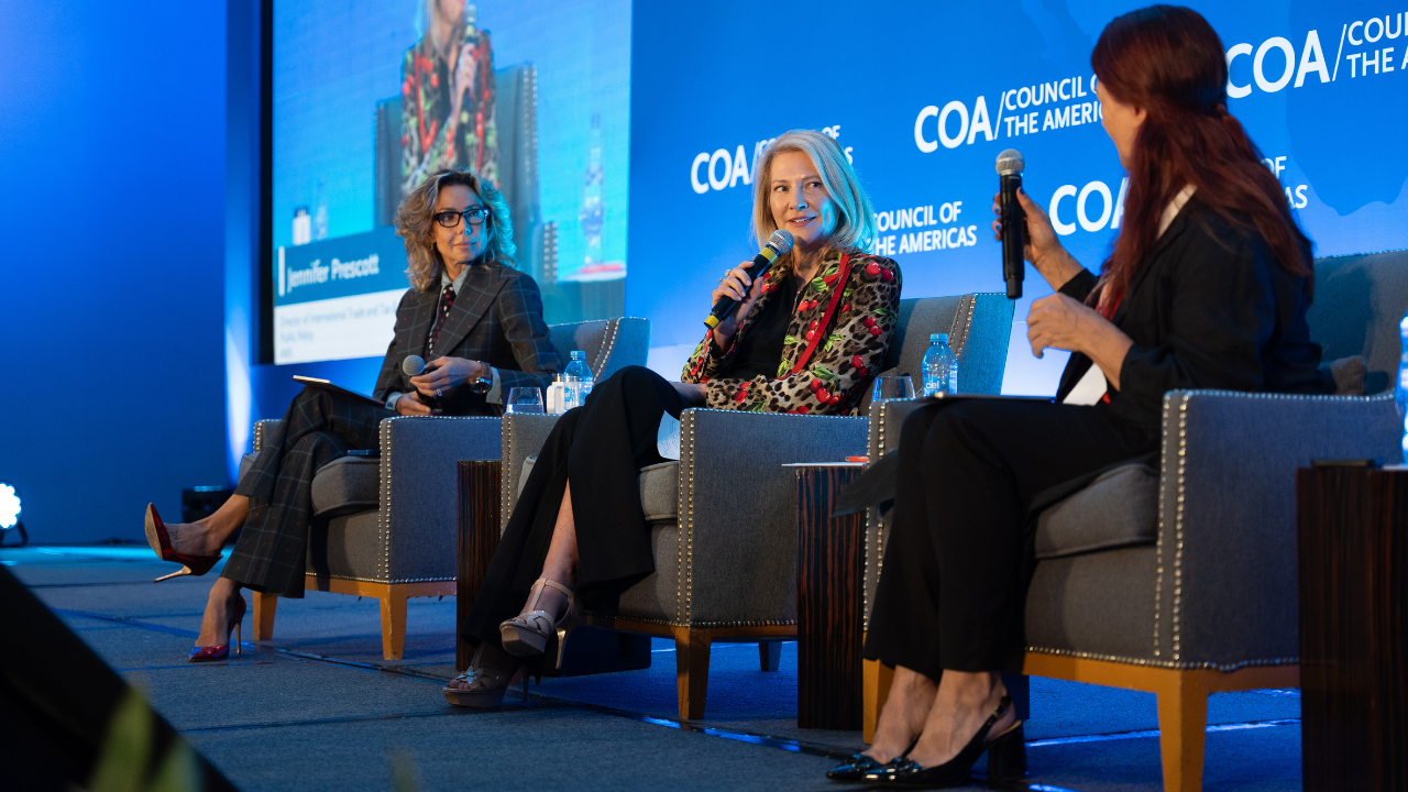 Jennifer Prescott speaking at COA's conference in Mexico
